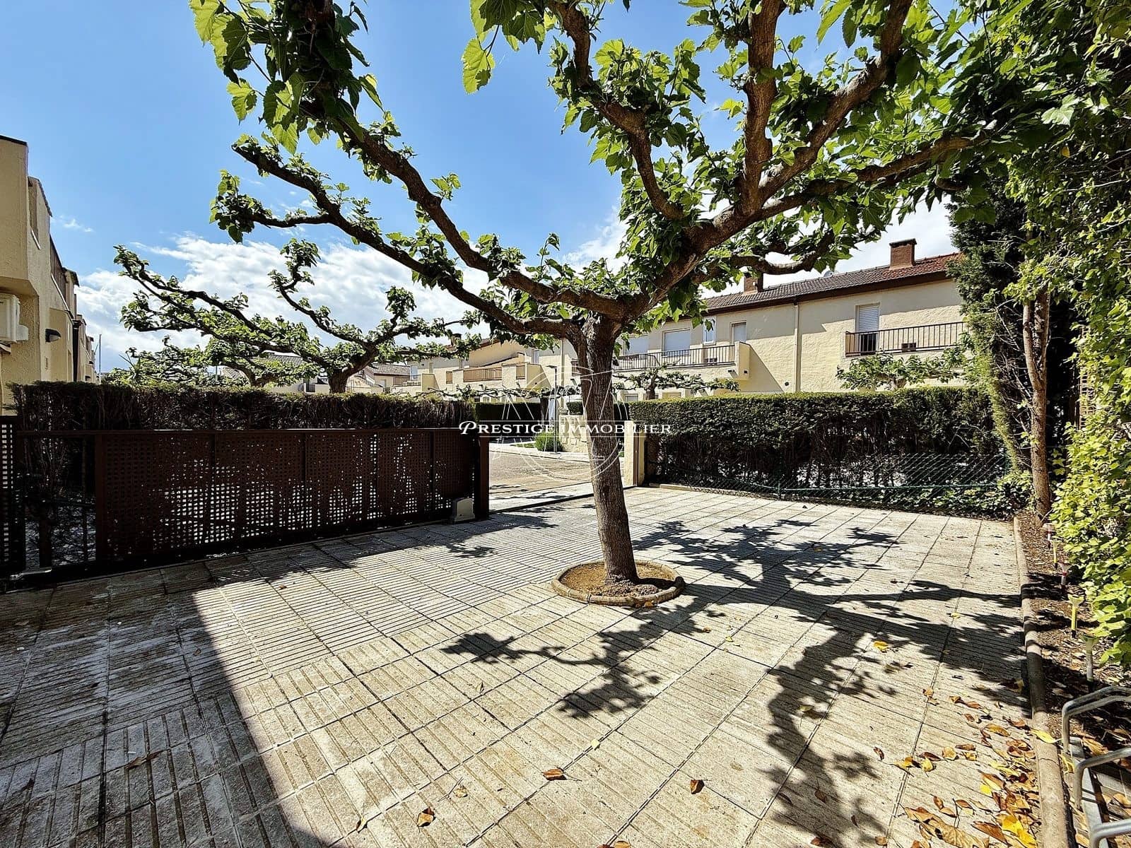 5 bedroom Villa for sale in Roses with pool - € 477,000 (Ref: 9824025)