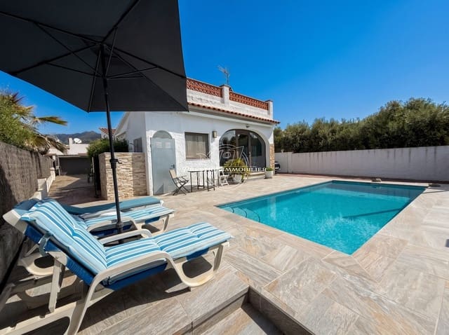 3 soveværelse Villa til salg i Roses med swimmingpool - € 440.000 (Ref: 9826091)