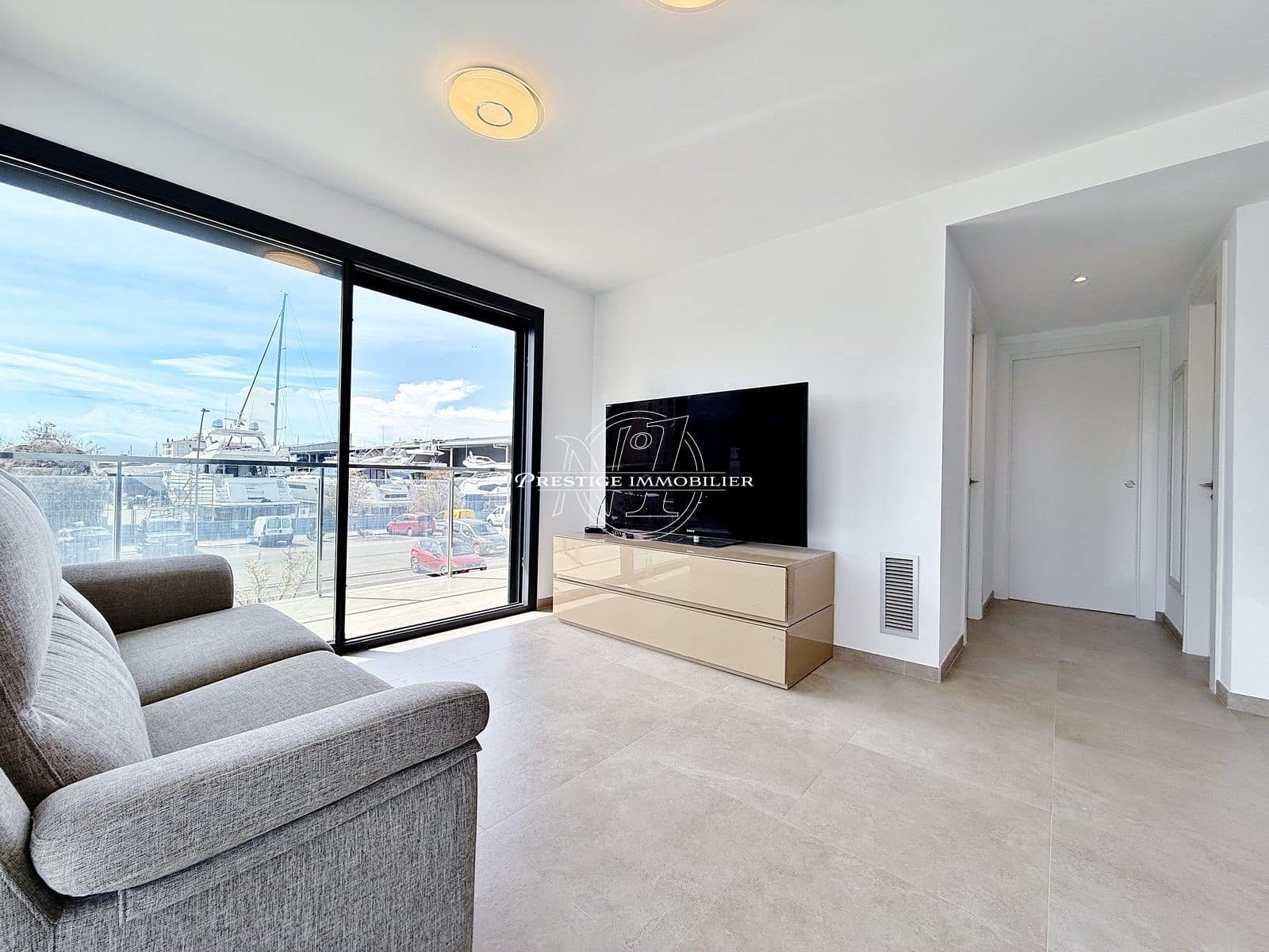 3 bedroom Apartment for sale in Roses with pool - € 349,000 (Ref: 9829051)