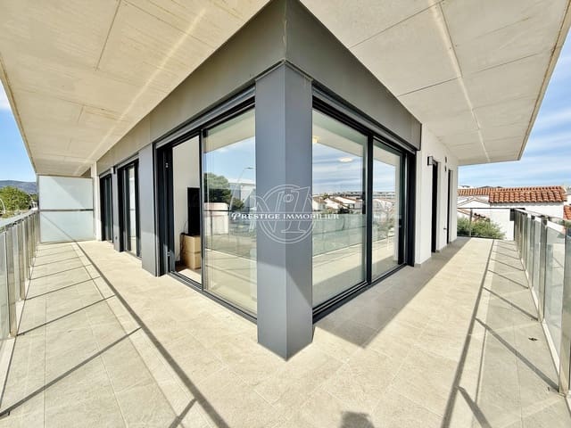 3 sypialnia Apartament na sprzedaż w Roses z basenem - 349 000 € (Ref: 9829051)