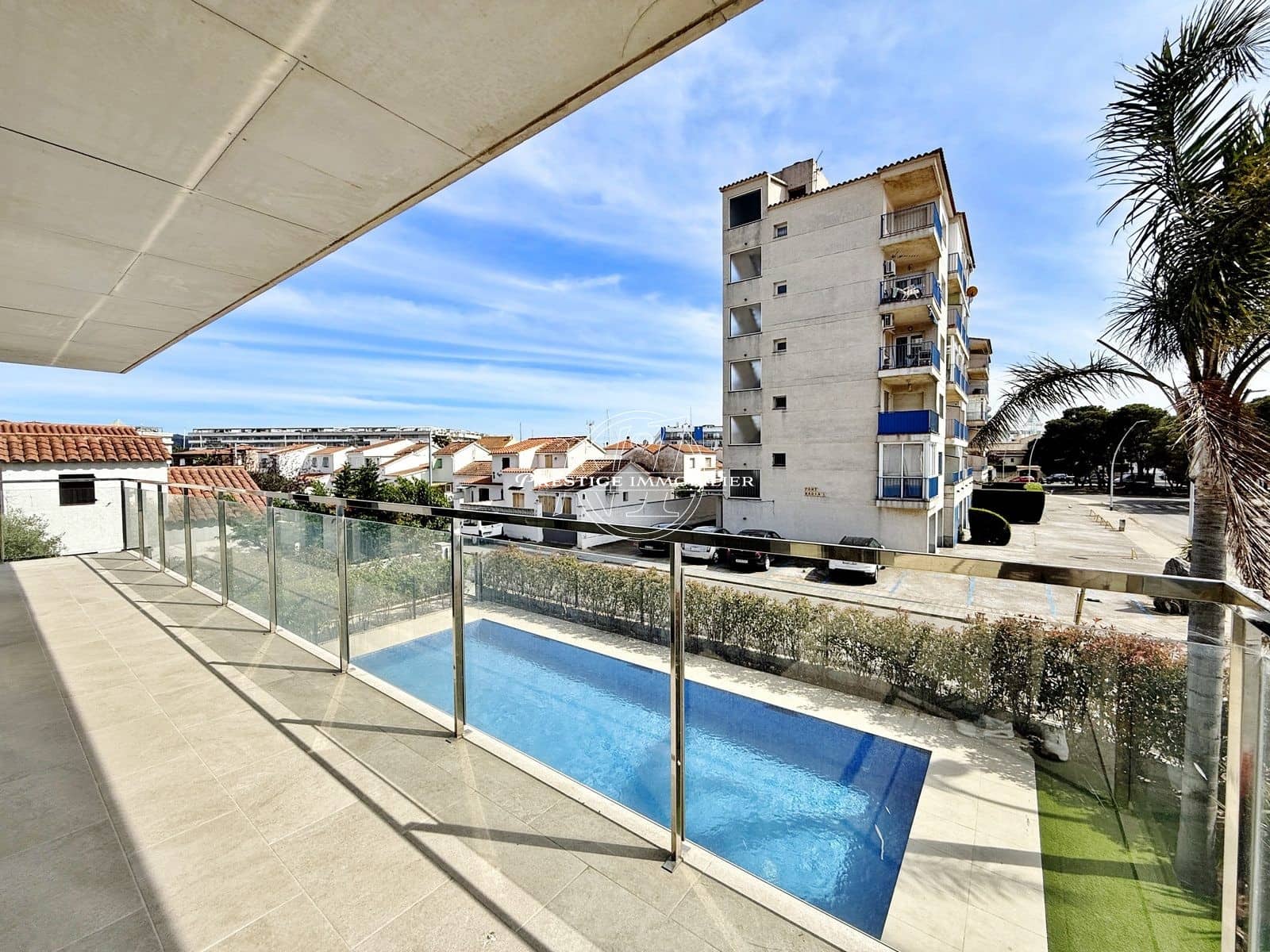 3 bedroom Apartment for sale in Roses with pool - € 349,000 (Ref: 9829051)