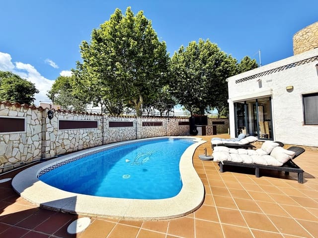 4 makuuhuone Huvila myytävänä paikassa Empuriabrava, Castelló d'Empúries mukana uima-altaan - 595 000 € (Ref: 9832865)