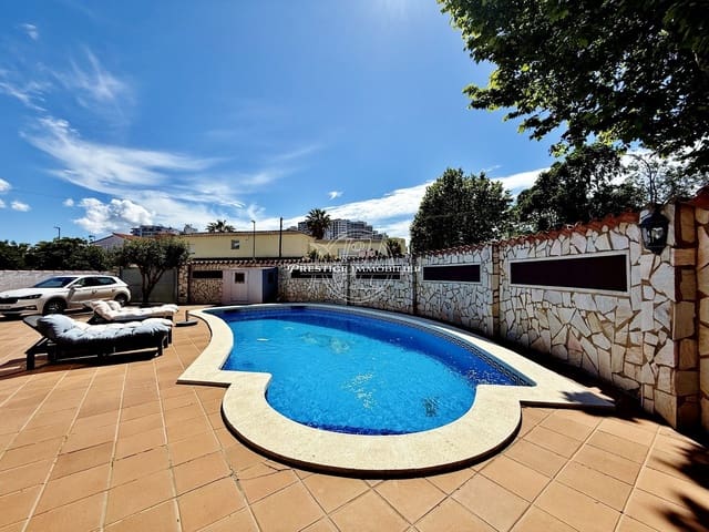 4 makuuhuone Huvila myytävänä paikassa Empuriabrava, Castelló d'Empúries mukana uima-altaan - 595 000 € (Ref: 9832865)