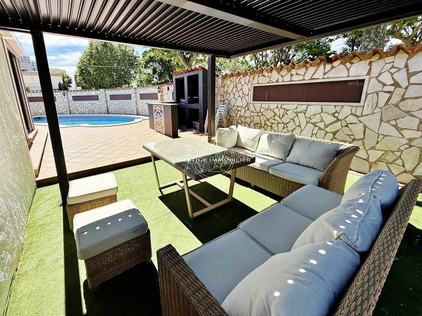 4 makuuhuone Huvila myytävänä paikassa Empuriabrava mukana uima-altaan - 595 000 € (Ref: 9832865)