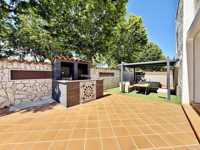 4 makuuhuone Huvila myytävänä paikassa Empuriabrava, Castelló d'Empúries mukana uima-altaan - 595 000 € (Ref: 9832865)