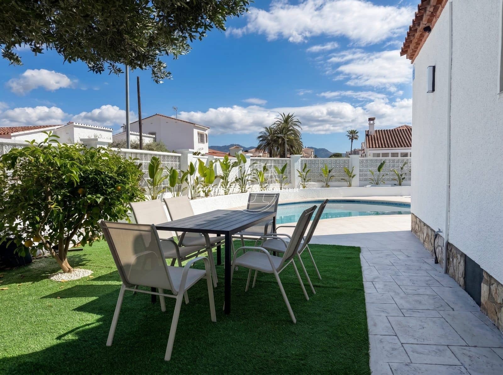 3 makuuhuone Huvila myytävänä paikassa Empuriabrava mukana uima-altaan - 630 000 € (Ref: 9833615)