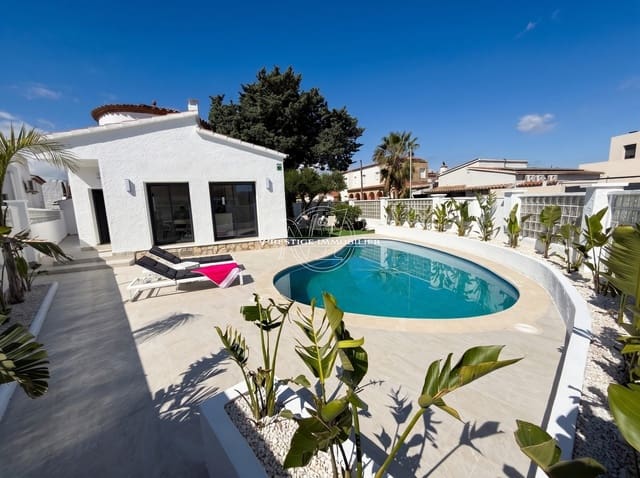 3 makuuhuone Huvila myytävänä paikassa Empuriabrava, Castelló d'Empúries mukana uima-altaan - 630 000 € (Ref: 9833615)