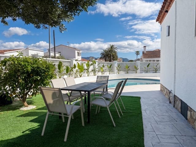 3 makuuhuone Huvila myytävänä paikassa Empuriabrava, Castelló d'Empúries mukana uima-altaan - 630 000 € (Ref: 9833615)