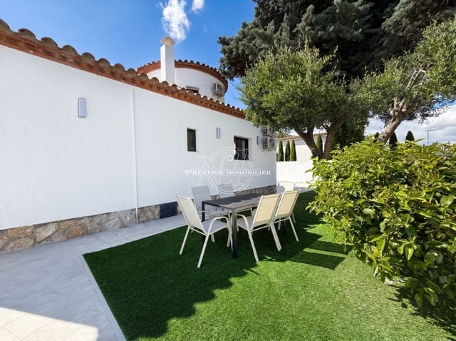 3 makuuhuone Huvila myytävänä paikassa Empuriabrava, Castelló d'Empúries mukana uima-altaan - 630 000 € (Ref: 9833615)