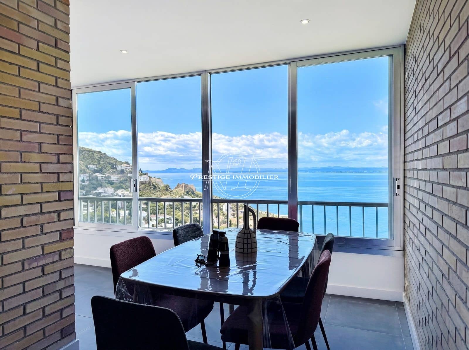2 bedroom Apartment for sale in Roses - € 345,000 (Ref: 9834655)