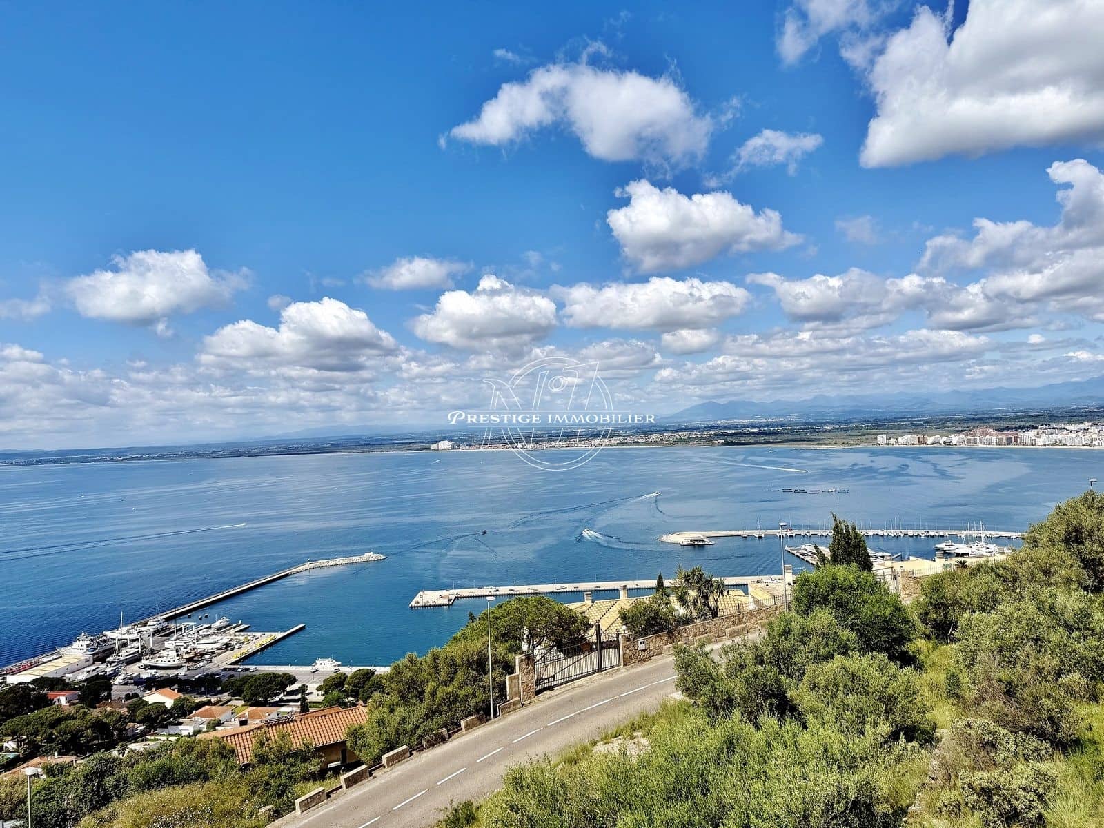 2 bedroom Apartment for sale in Roses - € 345,000 (Ref: 9834655)