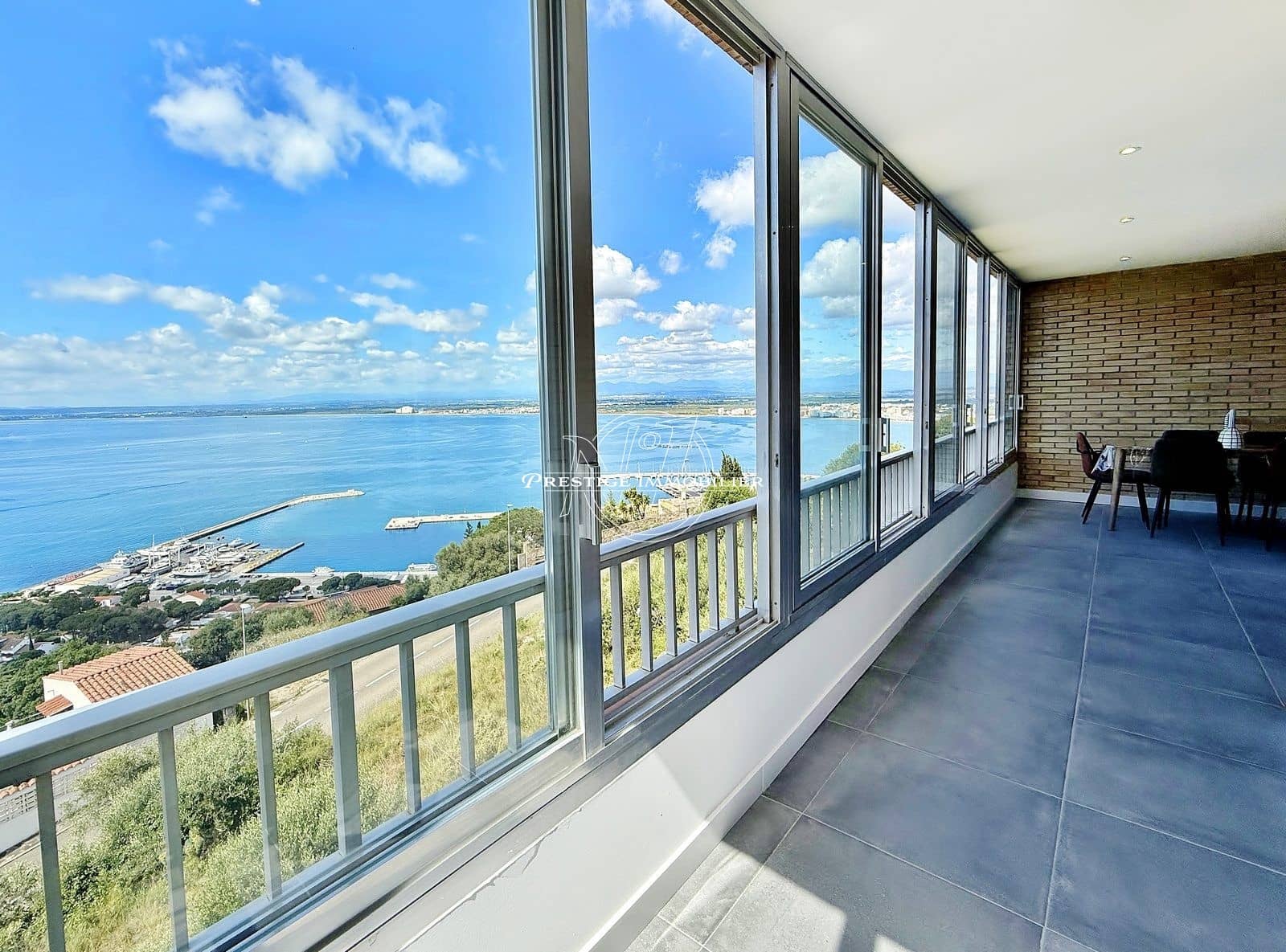 2 bedroom Apartment for sale in Roses - € 345,000 (Ref: 9834655)