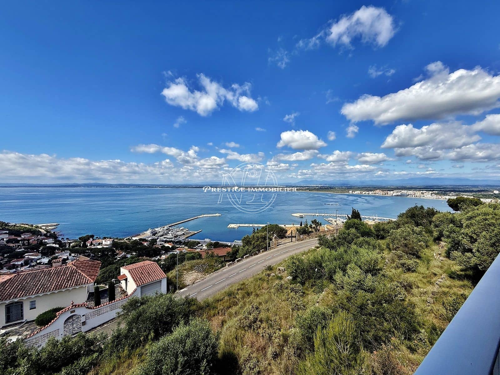 2 bedroom Apartment for sale in Roses - € 345,000 (Ref: 9834655)