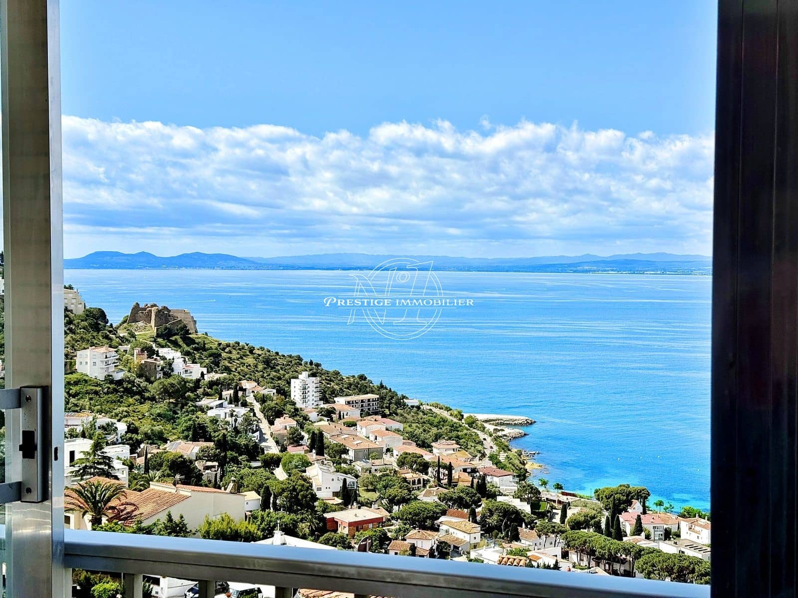 2 bedroom Apartment for sale in Roses - € 345,000 (Ref: 9834655)