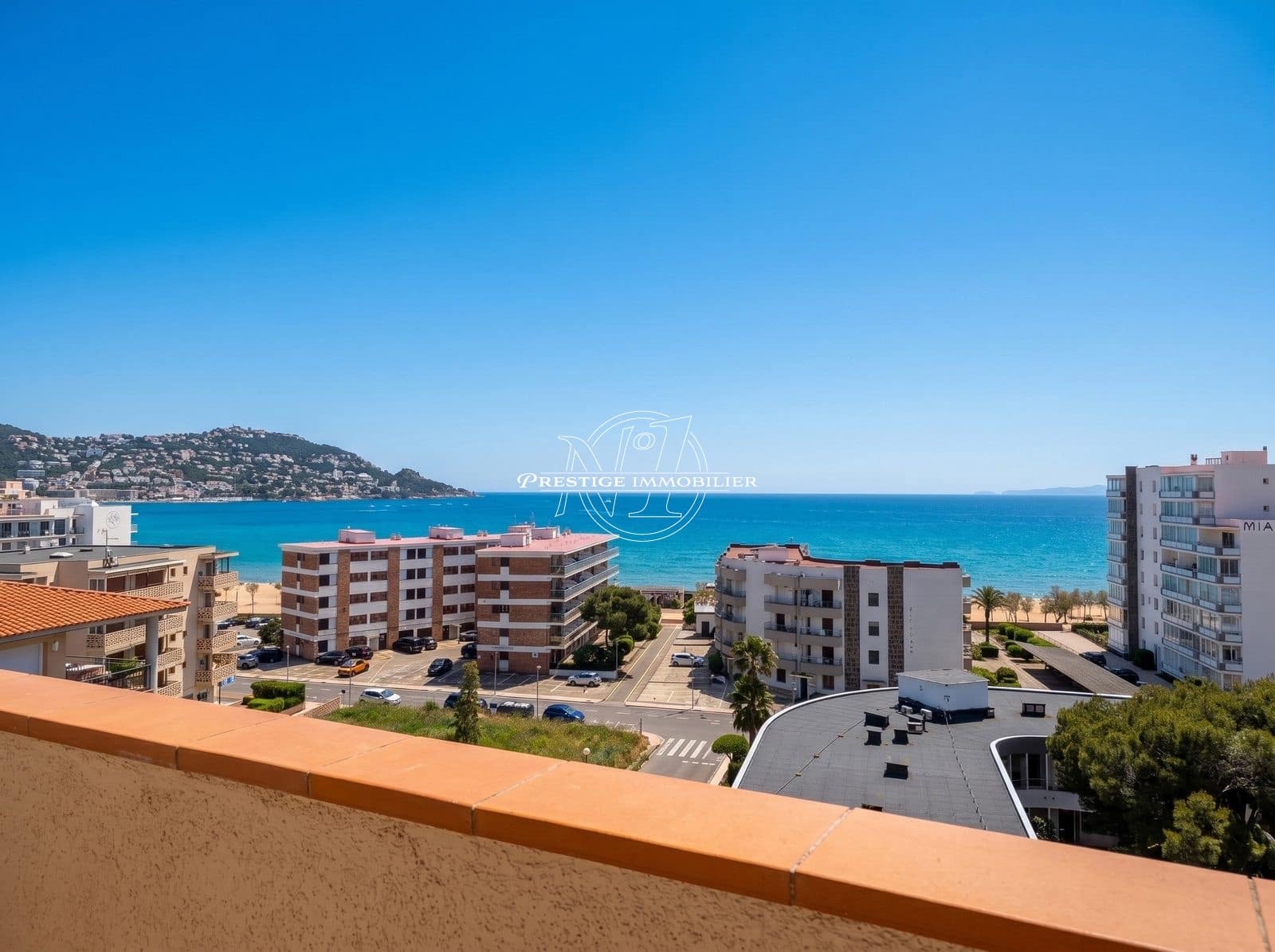 1 bedroom Apartment for sale in Roses - € 215,000 (Ref: 9844472)