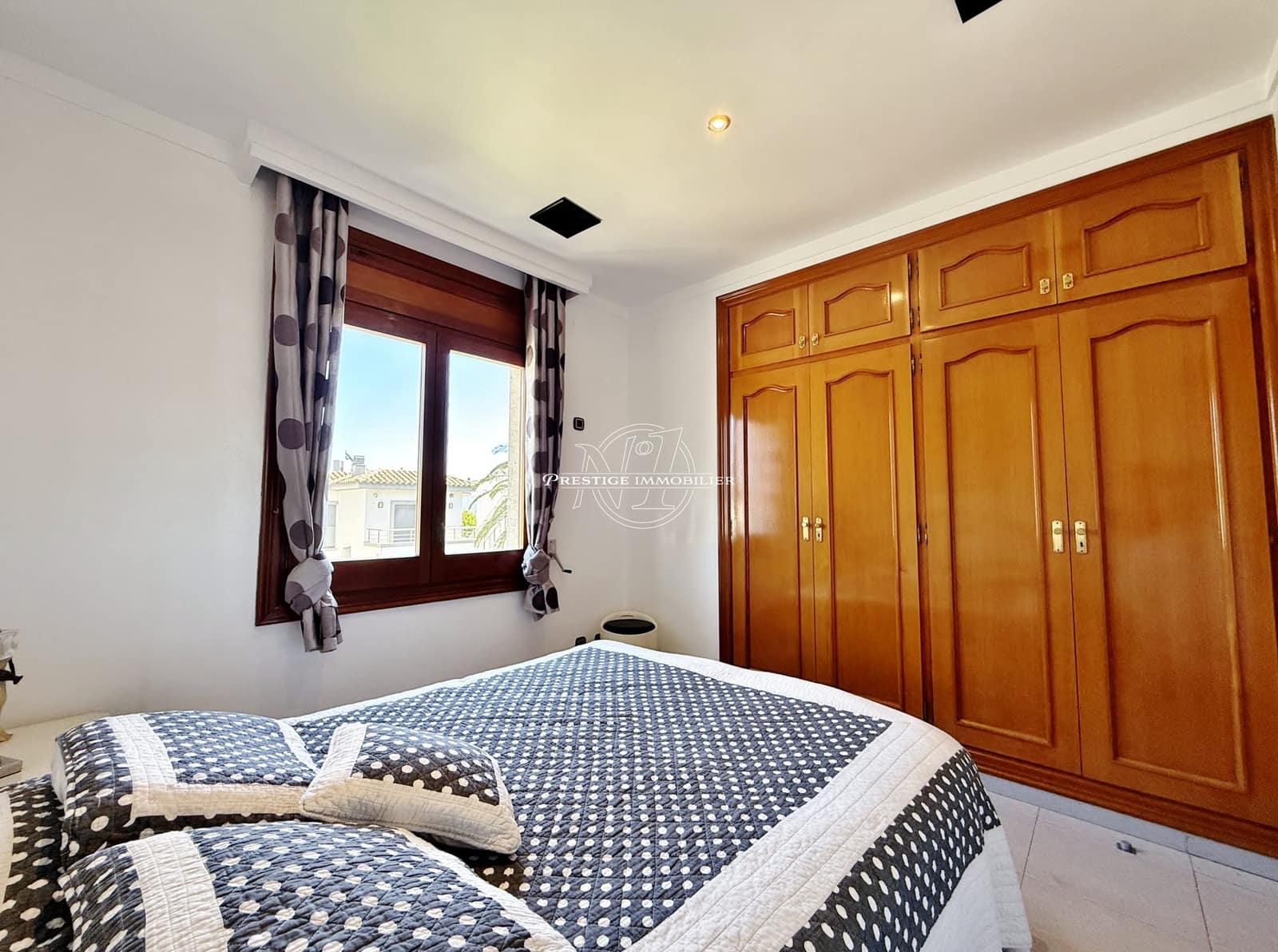 11 sypialnia Willa na sprzedaż w Empuriabrava z basenem - 1 090 000 € (Ref: 9856258)