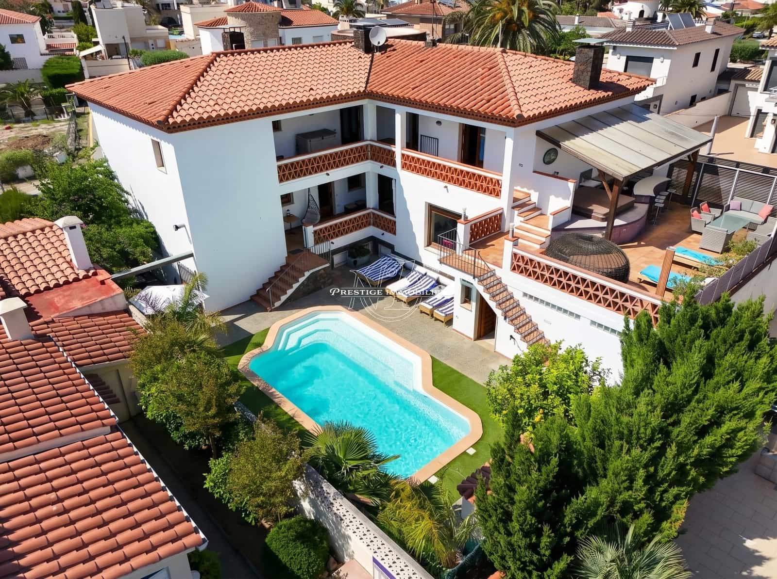 11 sypialnia Willa na sprzedaż w Empuriabrava z basenem - 1 090 000 € (Ref: 9856258)