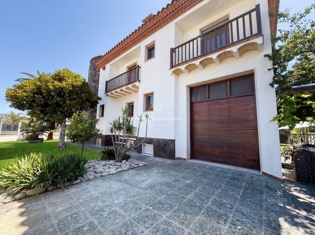 11 sypialnia Willa na sprzedaż w Empuriabrava, Castelló d'Empúries z basenem - 1 090 000 € (Ref: 9856258)
