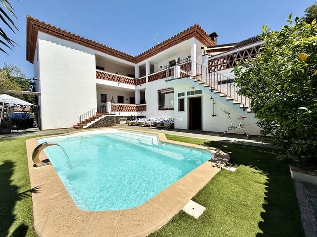 11 sypialnia Willa na sprzedaż w Empuriabrava, Castelló d'Empúries z basenem - 1 090 000 € (Ref: 9856258)
