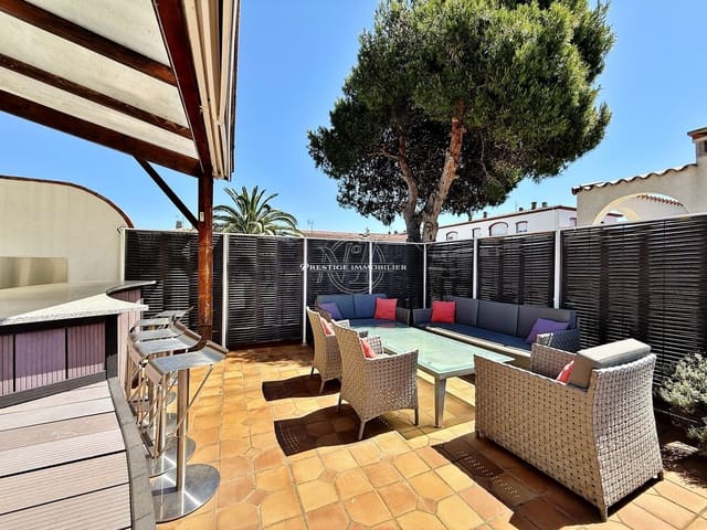 11 sypialnia Willa na sprzedaż w Empuriabrava, Castelló d'Empúries z basenem - 1 090 000 € (Ref: 9856258)