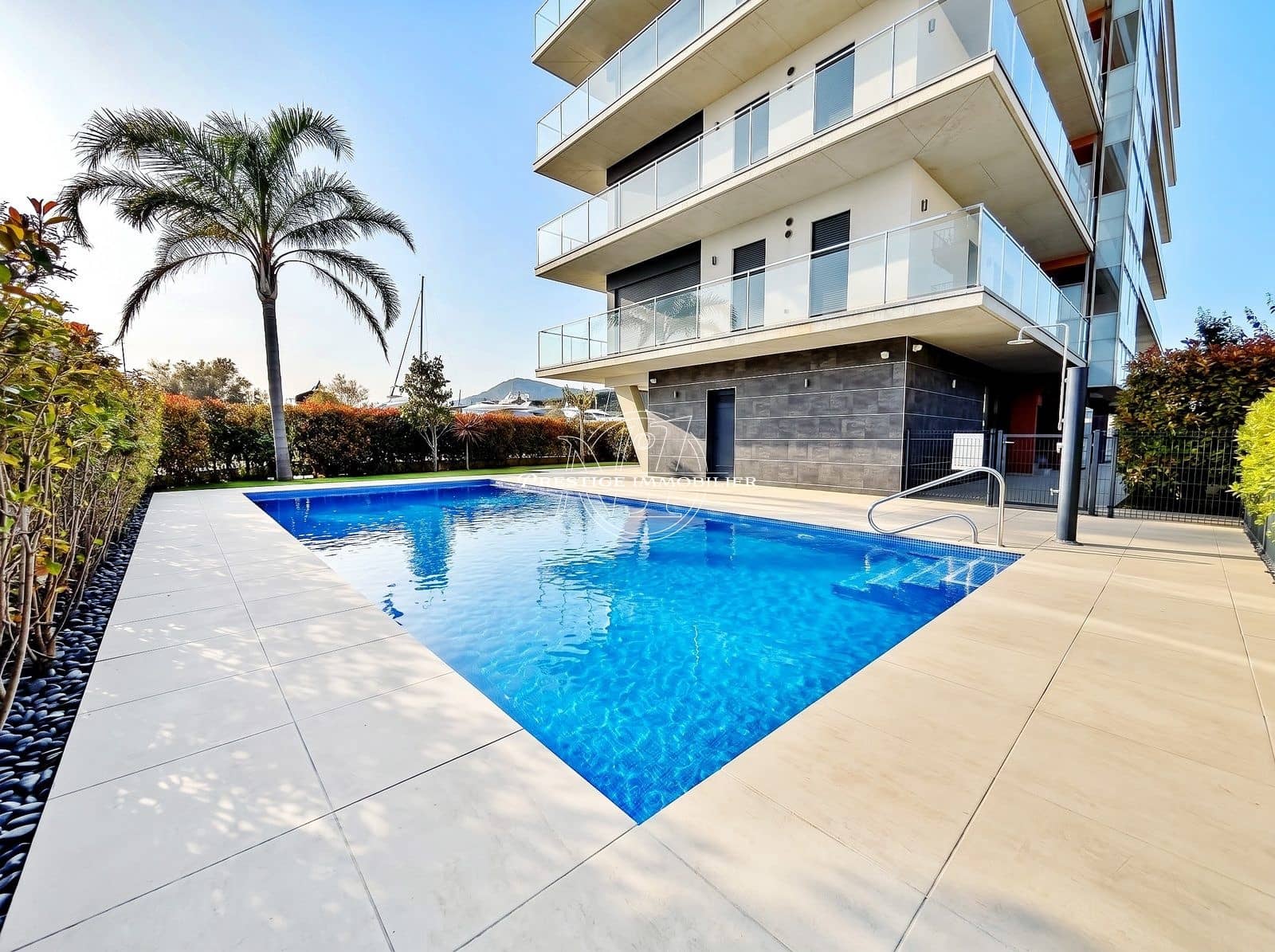 3 bedroom Apartment for sale in Roses with pool - € 369,000 (Ref: 9860065)