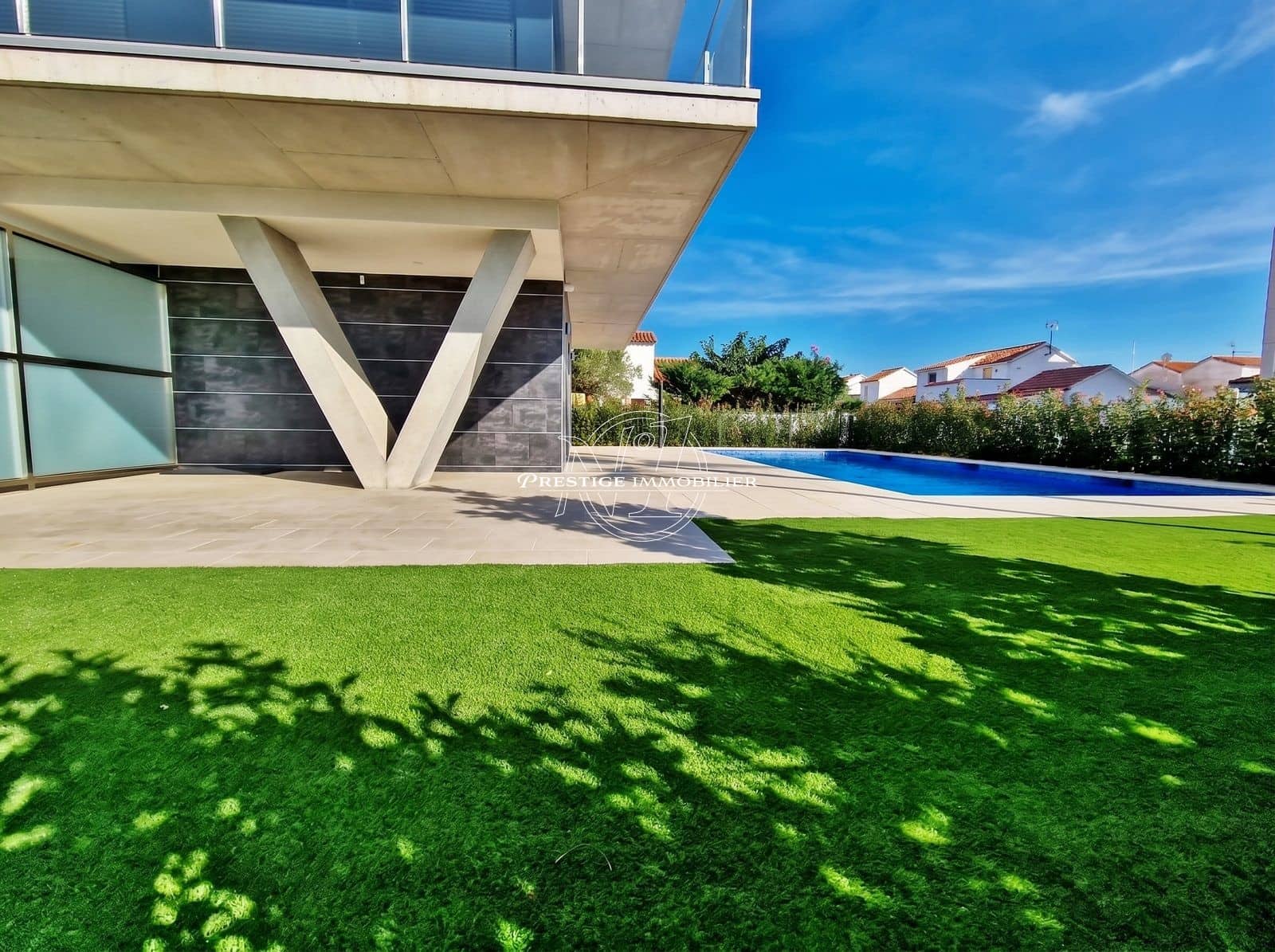 3 bedroom Apartment for sale in Roses with pool - € 369,000 (Ref: 9860065)
