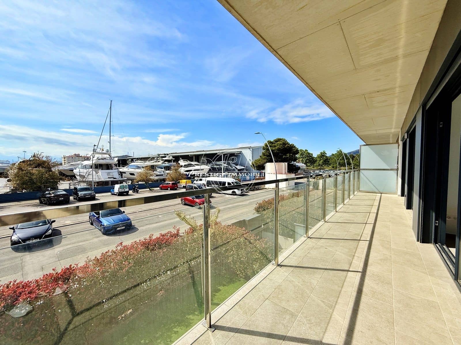 3 bedroom Apartment for sale in Roses with pool - € 369,000 (Ref: 9860065)