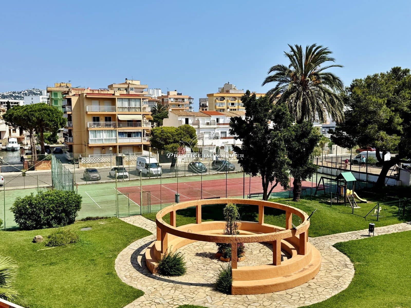 1 bedroom Apartment for sale in Roses with pool - € 139,000 (Ref: 9875310)