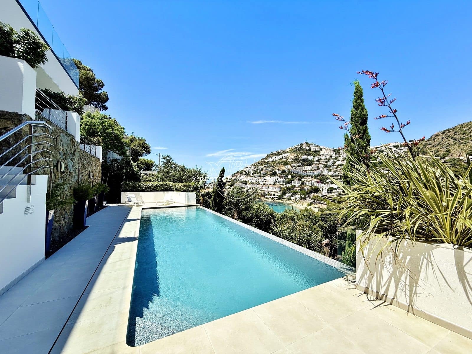 7 bedroom Villa for sale in Roses with pool - € 2,995,000 (Ref: 9884756)
