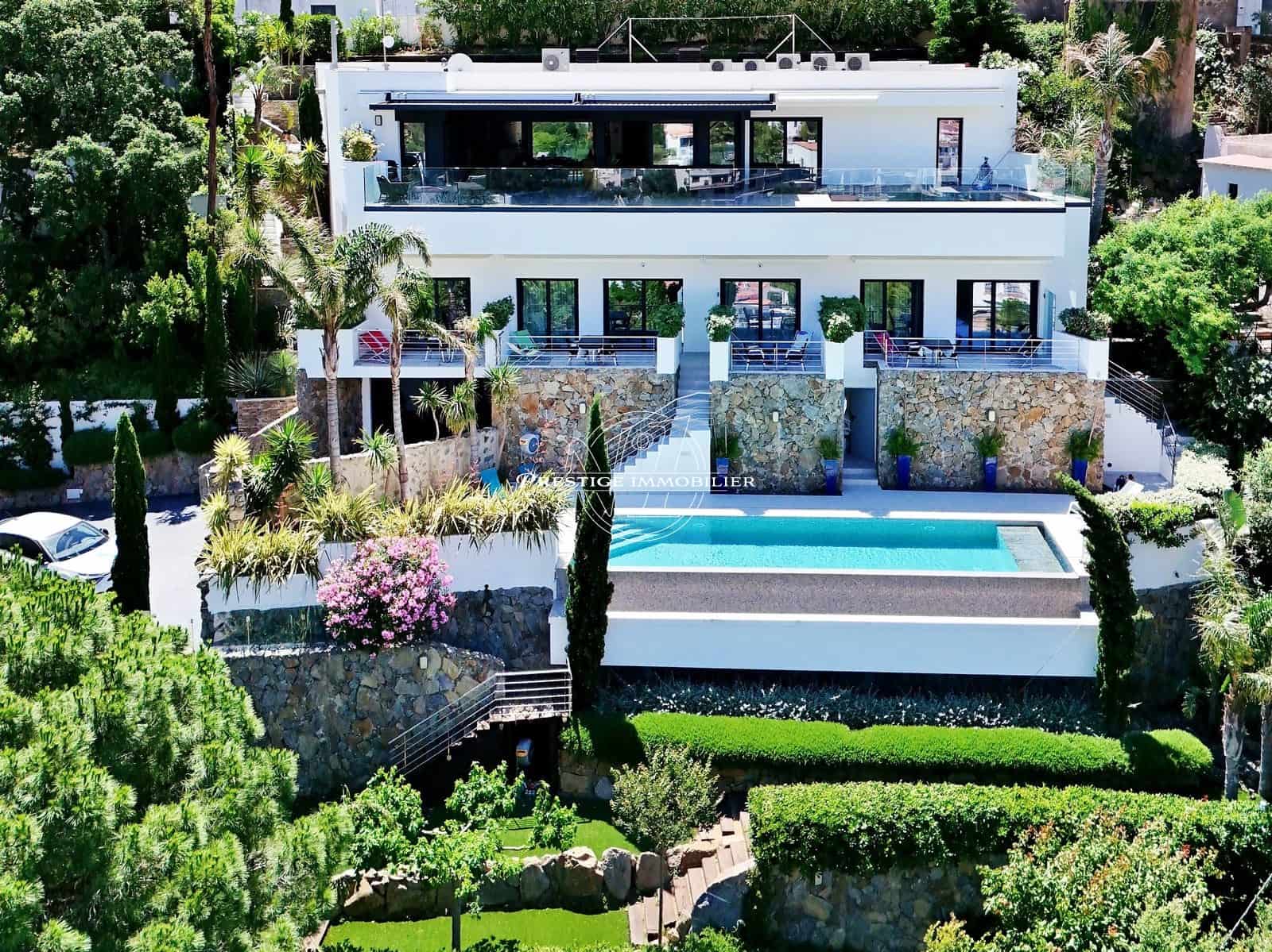 7 bedroom Villa for sale in Roses with pool - € 2,995,000 (Ref: 9884756)