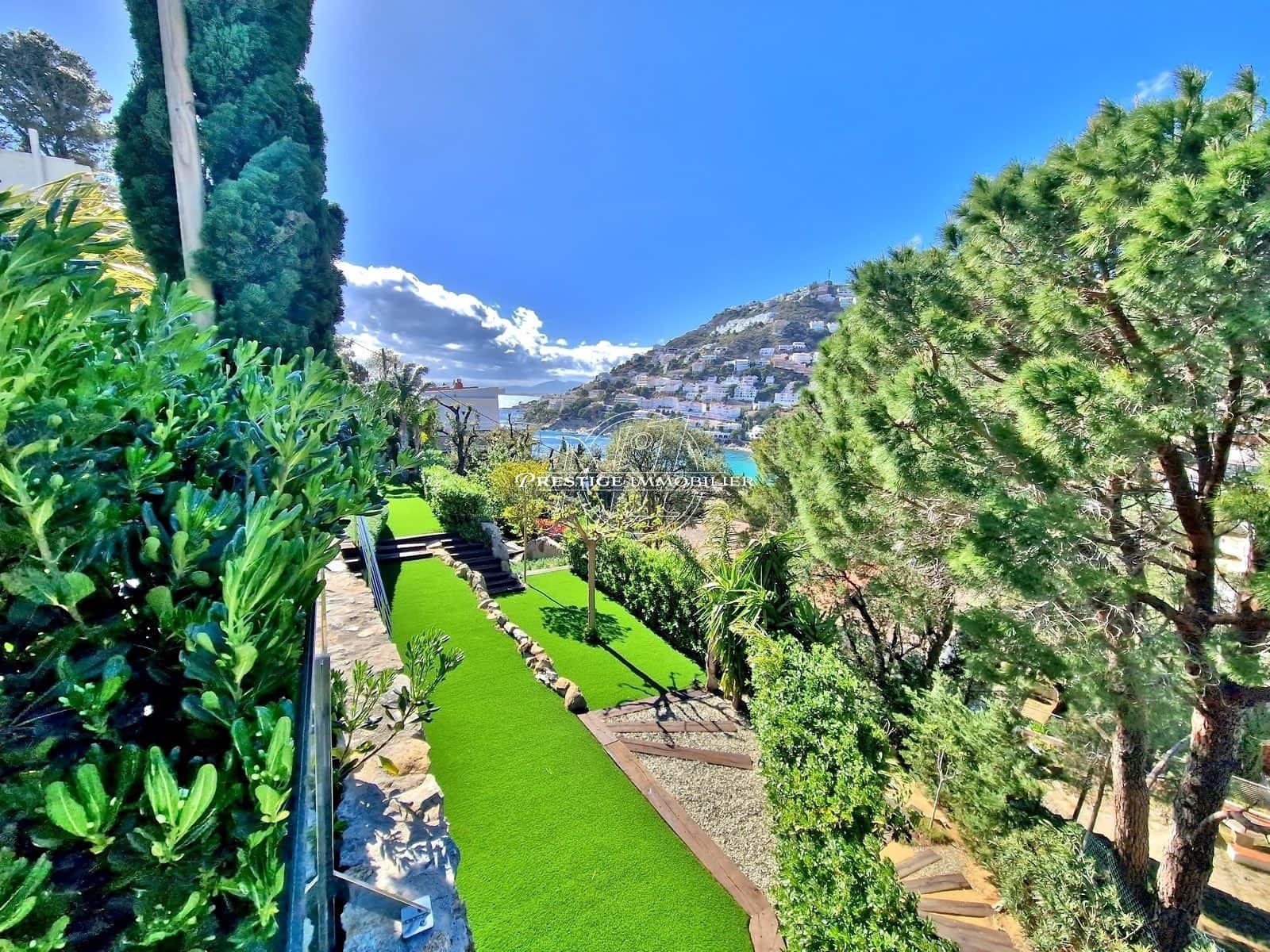 7 bedroom Villa for sale in Roses with pool - € 2,995,000 (Ref: 9884756)