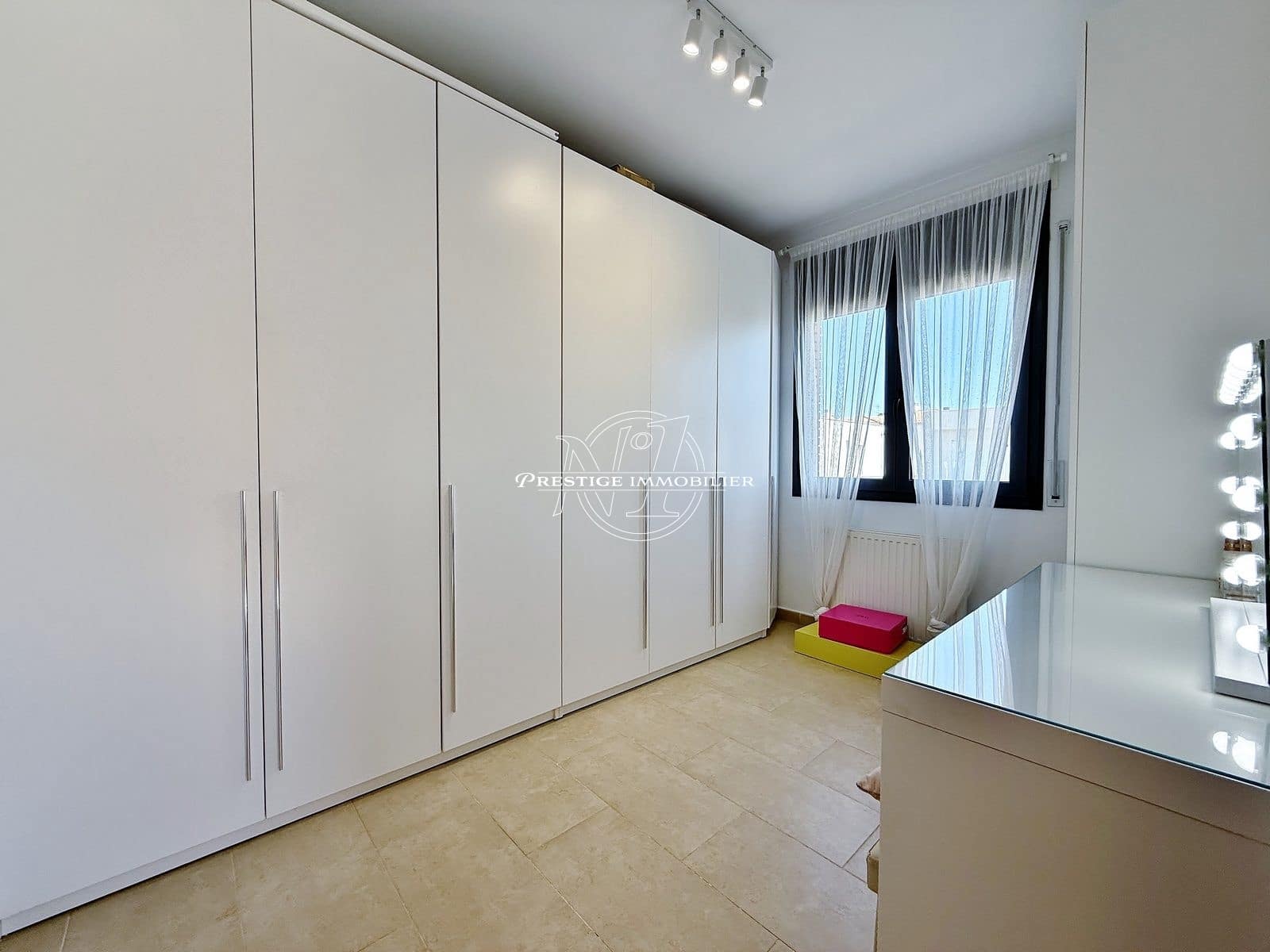 4 bedroom Villa for sale in Empuriabrava with pool - € 489,000 (Ref: 9902451)