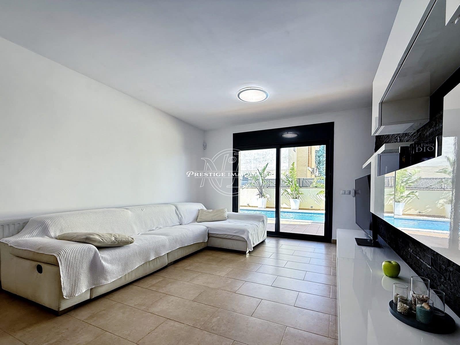 4 bedroom Villa for sale in Empuriabrava with pool - € 489,000 (Ref: 9902451)