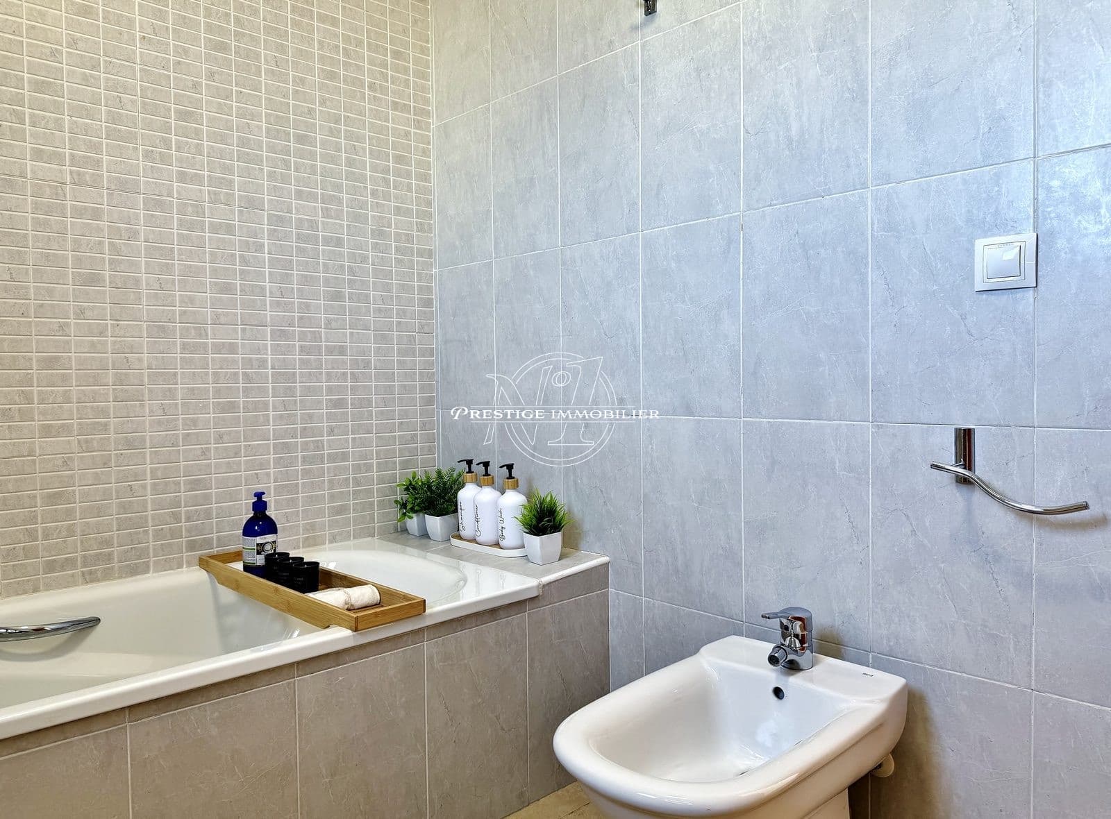 4 bedroom Villa for sale in Empuriabrava with pool - € 489,000 (Ref: 9902451)