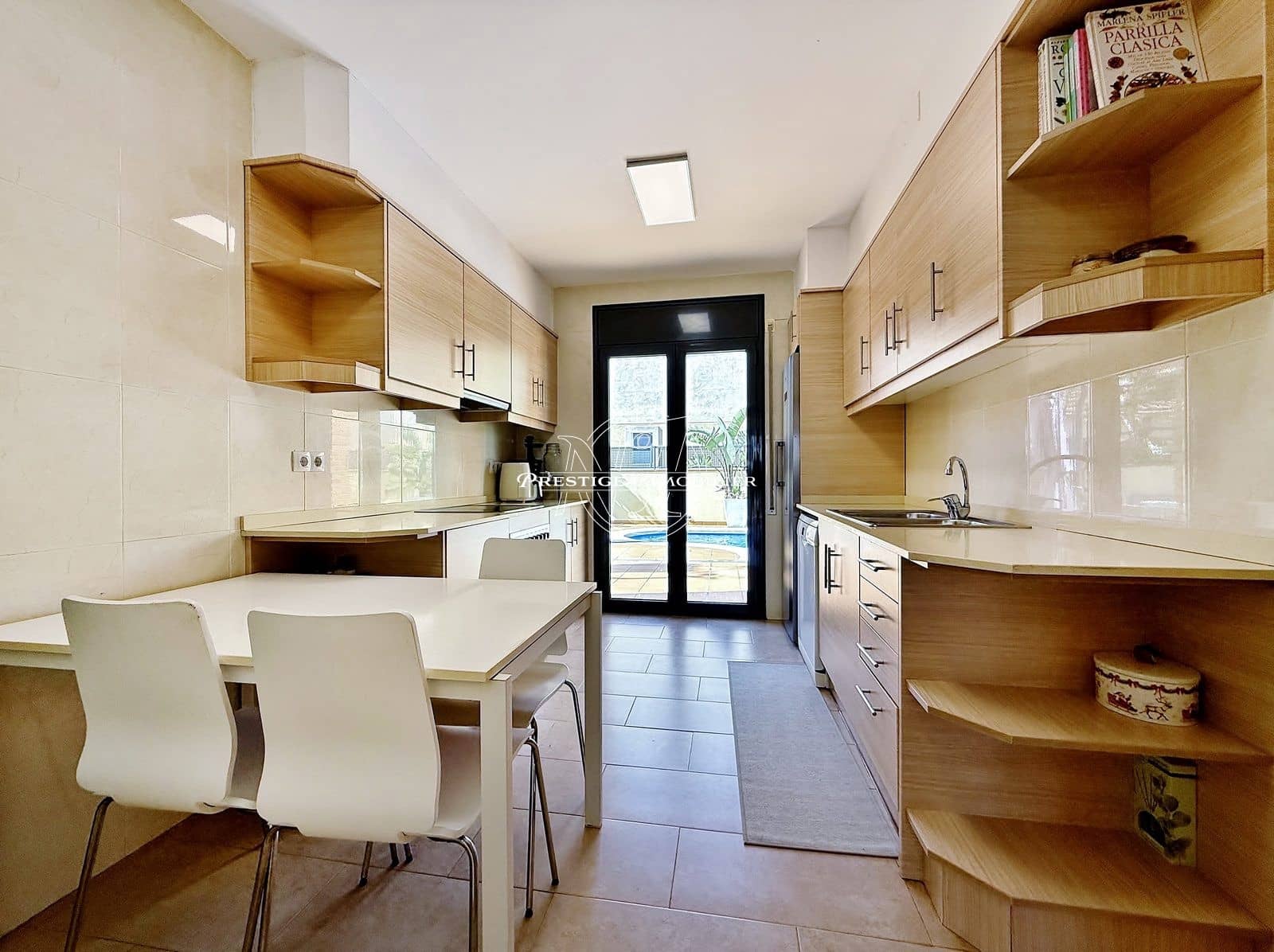 4 bedroom Villa for sale in Empuriabrava with pool - € 489,000 (Ref: 9902451)