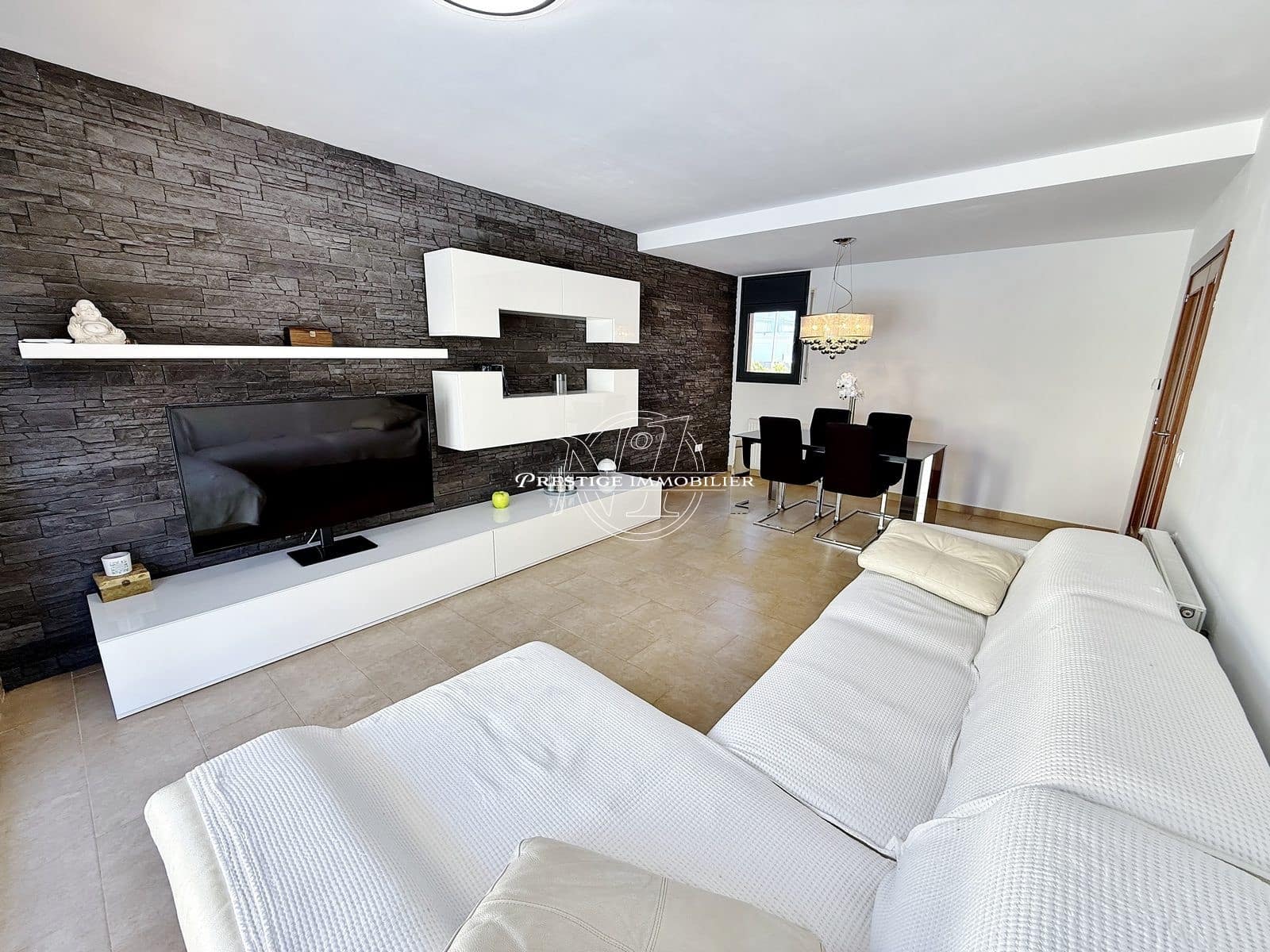 4 bedroom Villa for sale in Empuriabrava with pool - € 489,000 (Ref: 9902451)