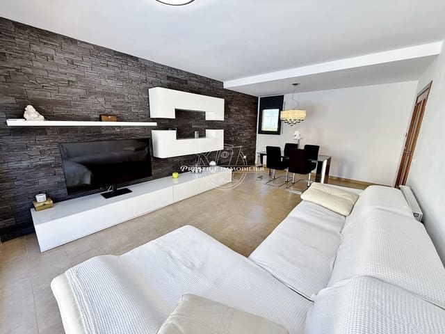 4 bedroom Villa for sale in Empuriabrava, Castelló d'Empúries with pool - € 489,000 (Ref: 9902451)