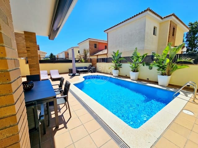 4 bedroom Villa for sale in Empuriabrava, Castelló d'Empúries with pool - € 489,000 (Ref: 9902451)
