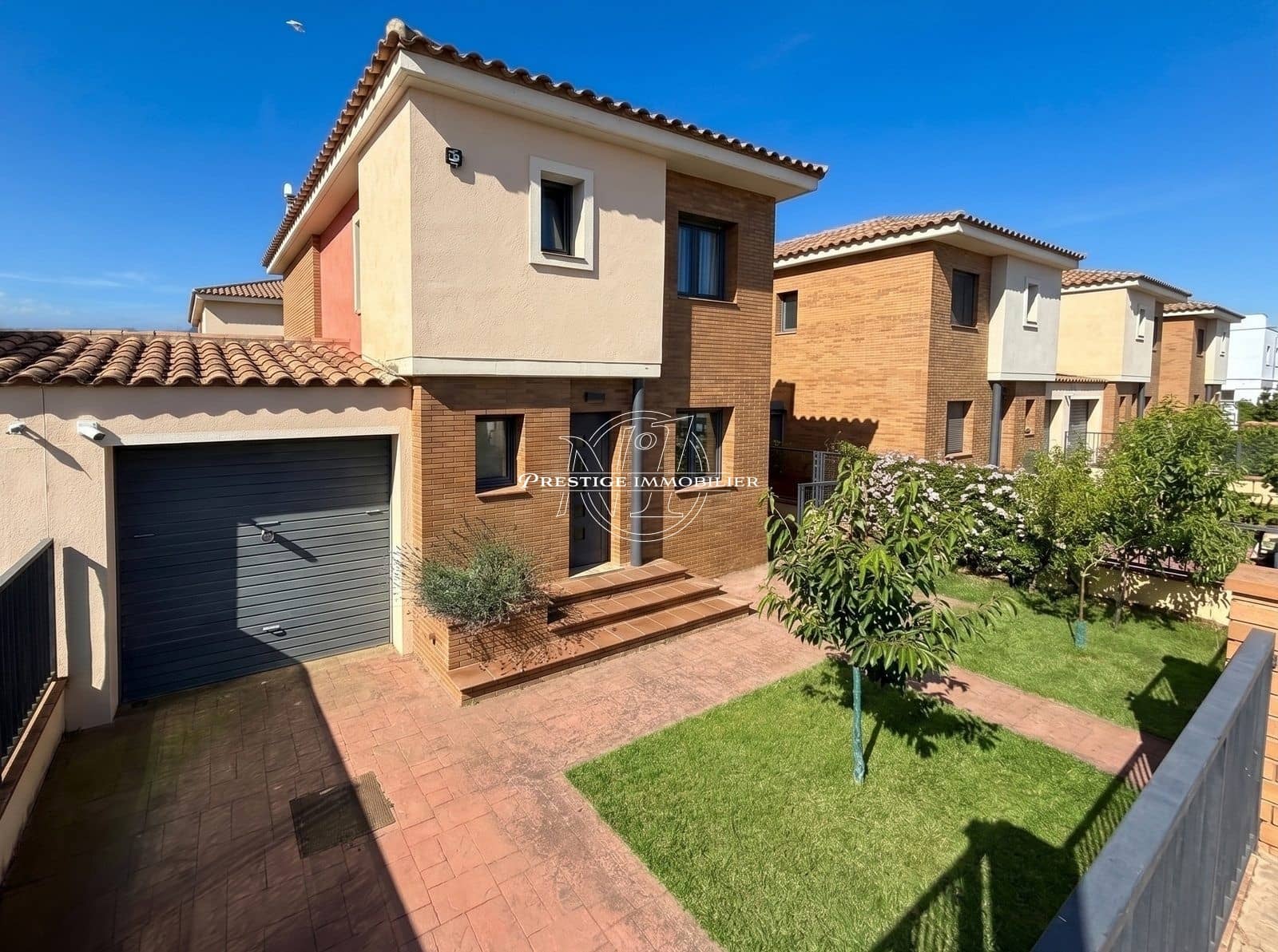 4 bedroom Villa for sale in Empuriabrava with pool - € 489,000 (Ref: 9902451)