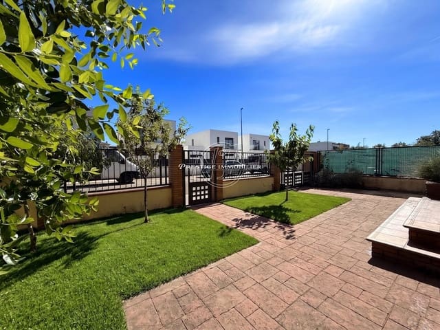 4 bedroom Villa for sale in Empuriabrava, Castelló d'Empúries with pool - € 489,000 (Ref: 9902451)