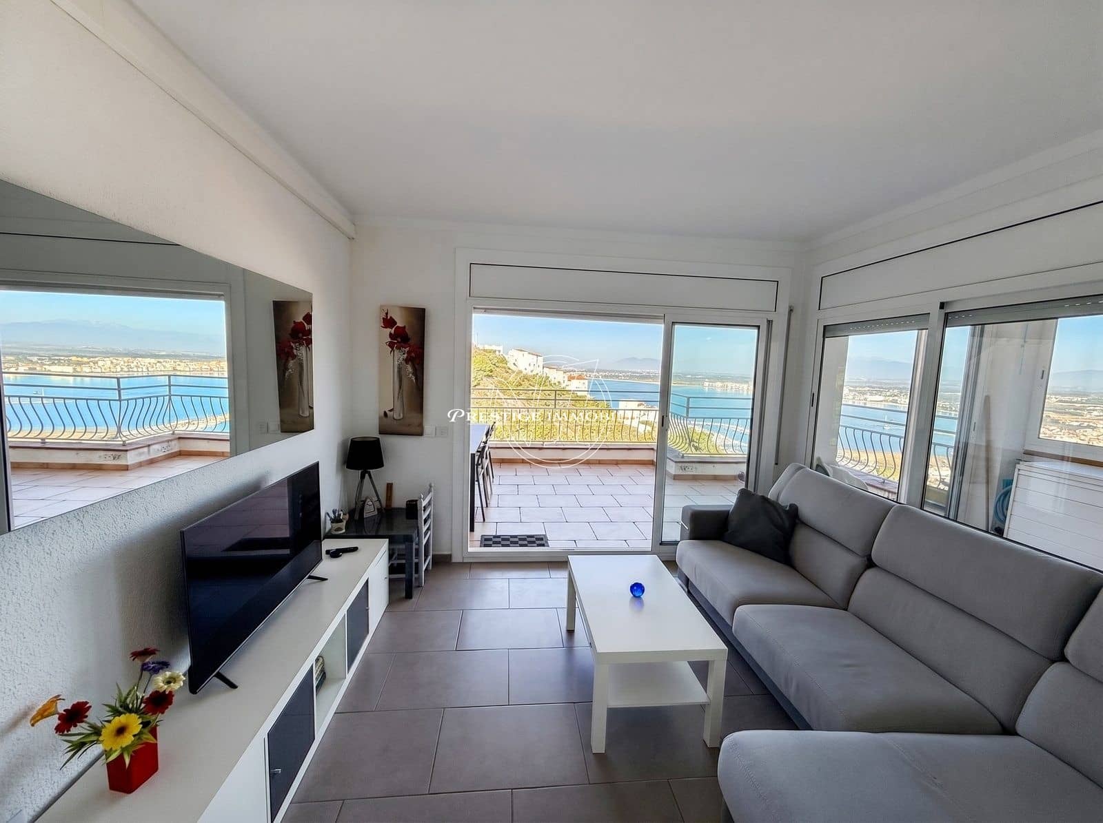 2 bedroom Apartment for sale in Roses - € 319,000 (Ref: 9916365)