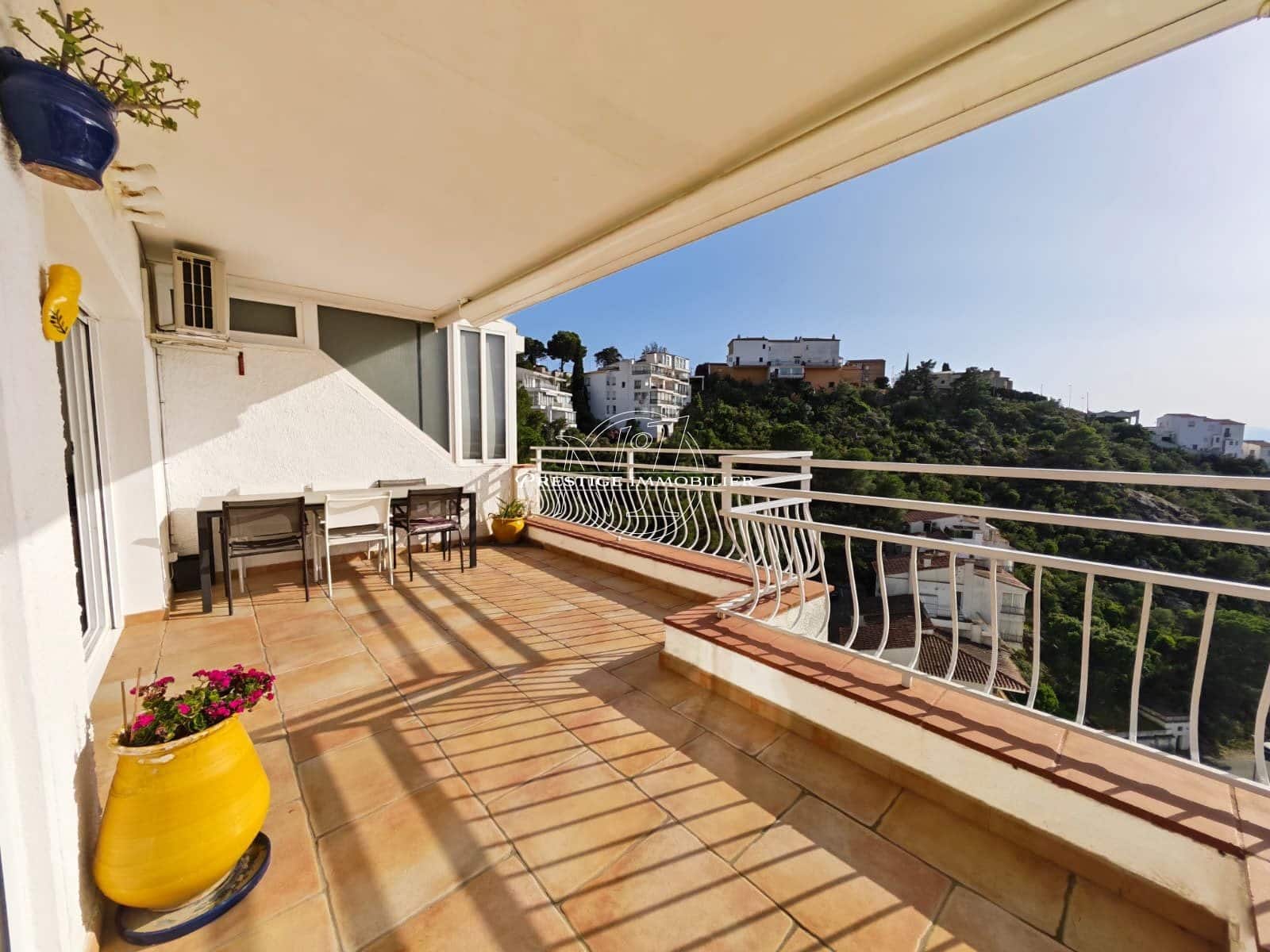 2 bedroom Apartment for sale in Roses - € 319,000 (Ref: 9916365)
