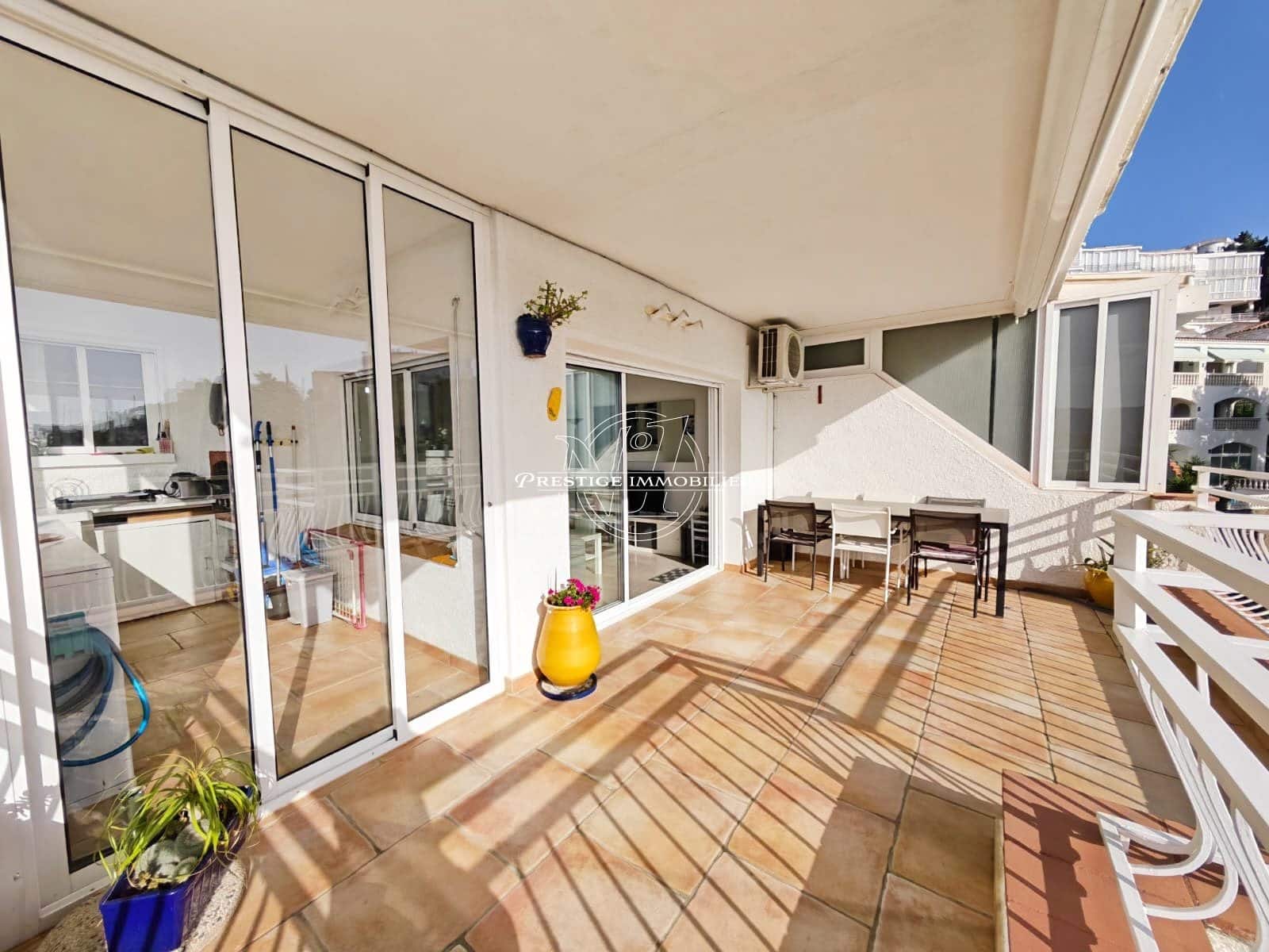 2 bedroom Apartment for sale in Roses - € 319,000 (Ref: 9916365)