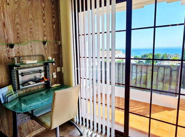 2 bedroom Apartment for sale in Roses - € 340,000 (Ref: 9916532)