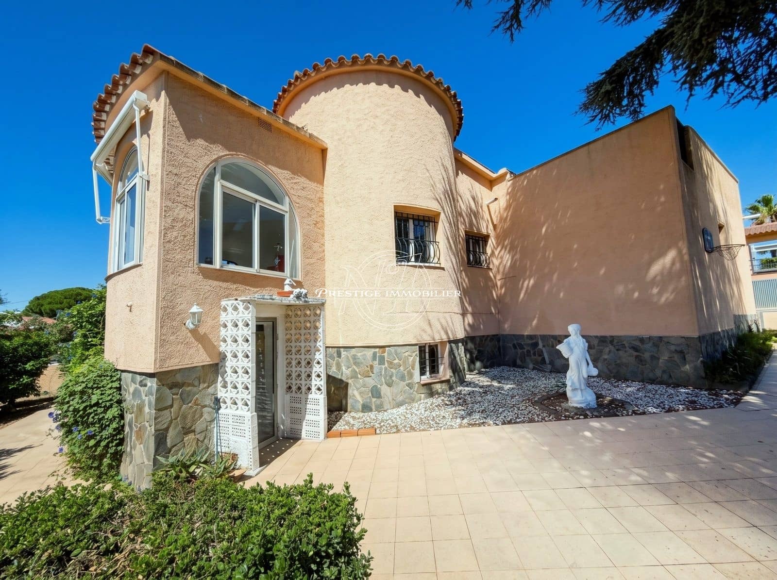 Chalet de 4 habitaciones en Roses en venta con piscina - 425.000 € (Ref: 9943211)