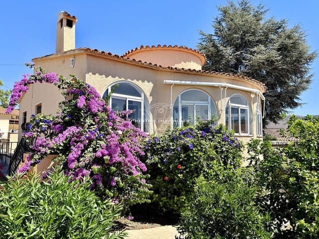 4 soveværelse Villa til salg i Roses med swimmingpool - € 425.000 (Ref: 9943211)