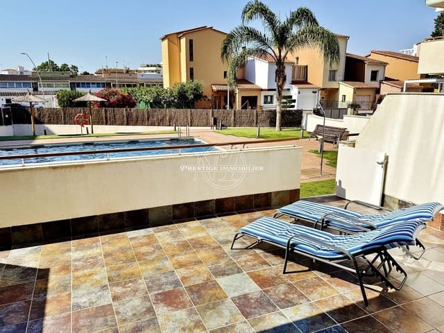2 slaapkamer Appartement te koop in Roses met zwembad - € 239.000 (Ref: 9966004)
