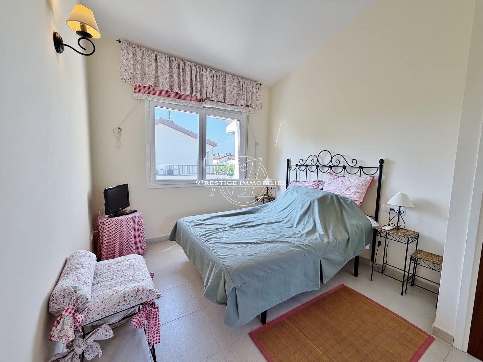 3 bedroom Townhouse for sale in Roses with pool - € 295,000 (Ref: 9966005)