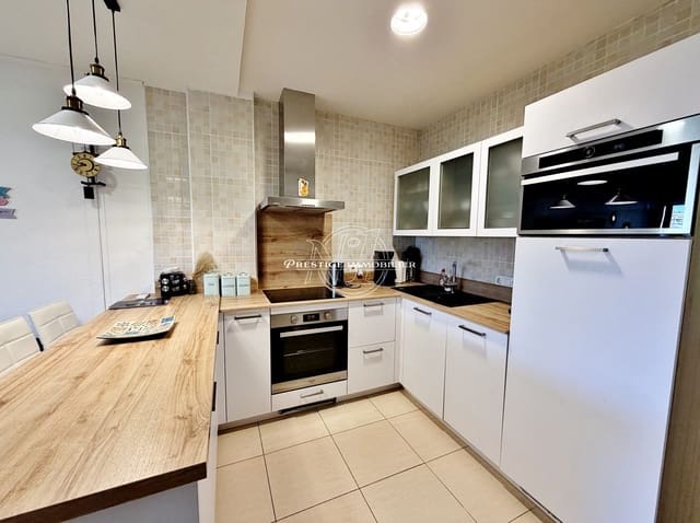 Apartamento de 2 habitaciones en Roses en venta con piscina - 149.900 € (Ref: 9966318)