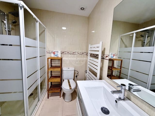 Apartamento de 2 habitaciones en Roses en venta con piscina - 149.900 € (Ref: 9966318)